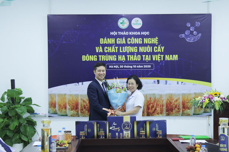 Trung tâm Vietfarm là nhà tài trợ độc quyền cho hội thảo đánh giá công nghệ và chất lượng nuôi cấy ĐTHT tại Việt Nam